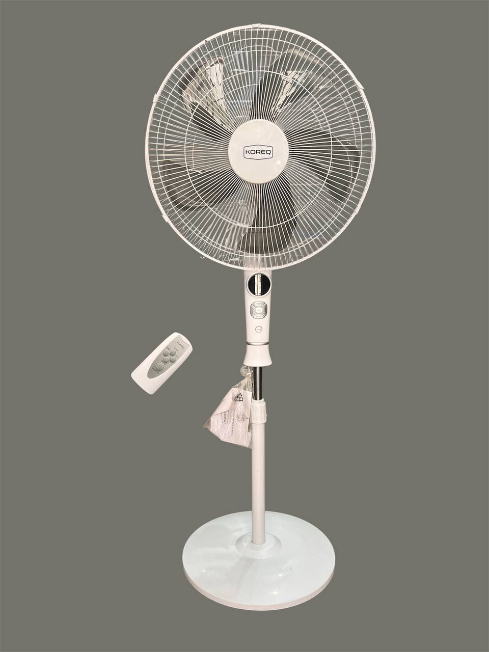 VENTILATEUR SU PIED KOREQ AVEC COMMANDE - 4090